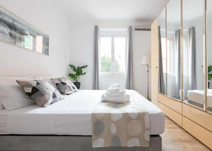 Appartement 8 Min To Center - 400mt To Metroa, 4-6 Pax, 2 Bathrooms *
